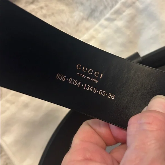 Gucci Tom Ford black leather belt with large gold tone G buckle. 24-27 - Picture 4 of 11